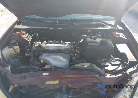 2004 Toyota Camry Le z USA, uszkodzony, nr VIN 4T1BE32K84U323295